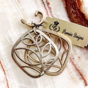 • premier designs necklace pendant •